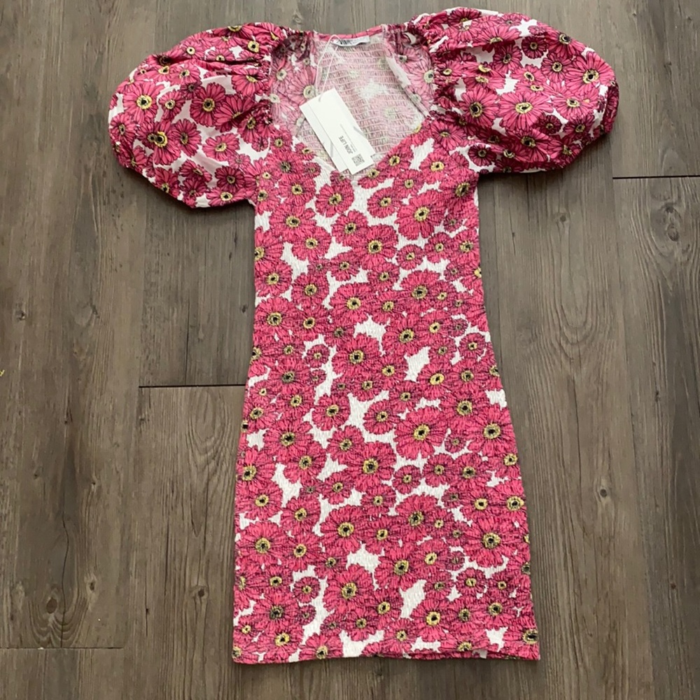 Puffed mini dress//stretch